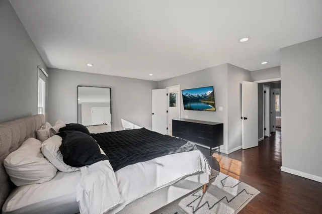 $1,899,000 | 110 Peach Drive, East Hills, NY 11576