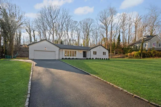 $1,899,000 | 110 Peach Drive, East Hills, NY 11576