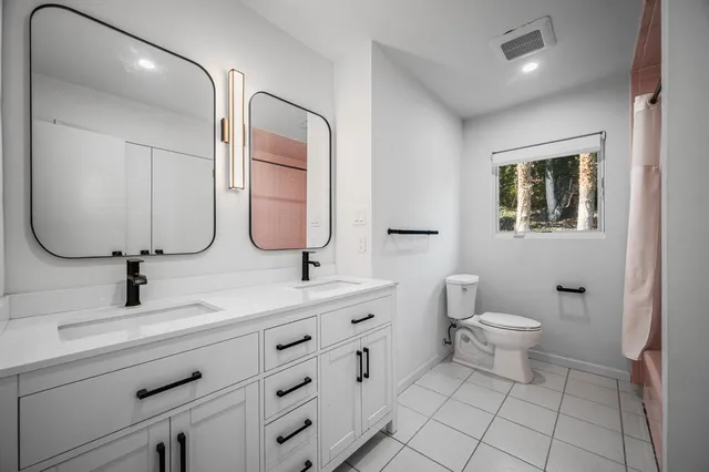 $1,899,000 | 110 Peach Drive, East Hills, NY 11576