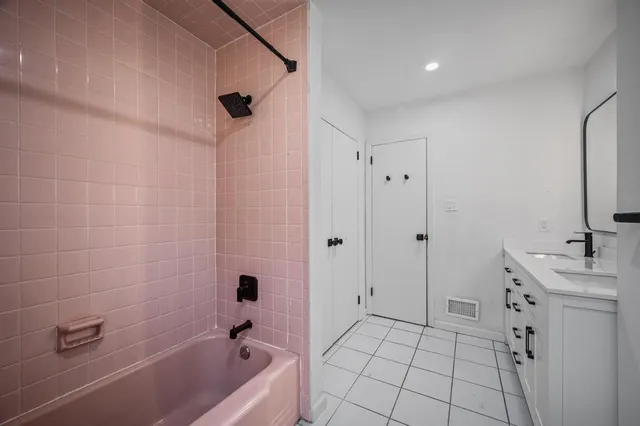 $1,899,000 | 110 Peach Drive, East Hills, NY 11576