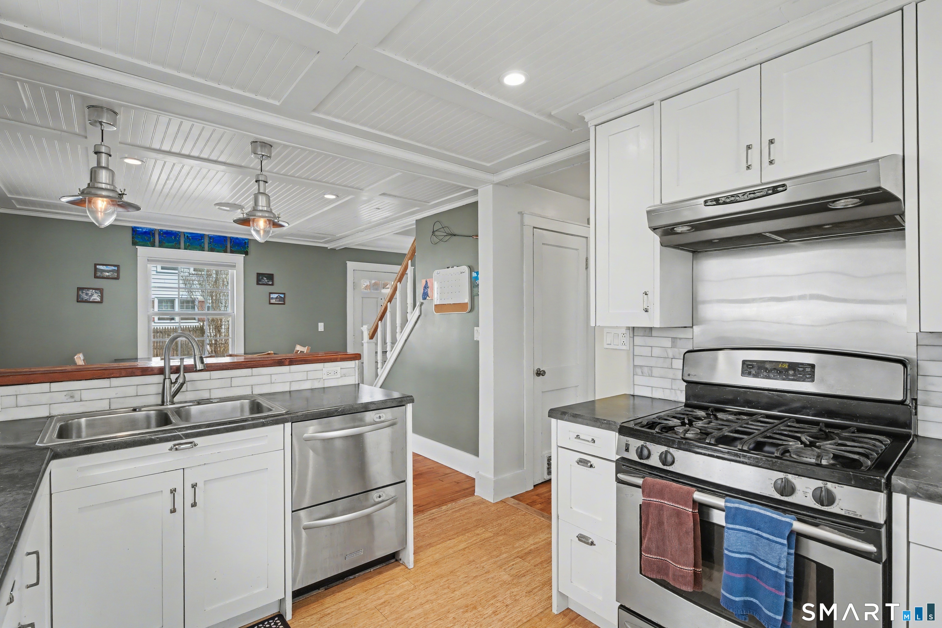 4 Dallas Street Hamden, CT 06514 - Photo 13 of 36