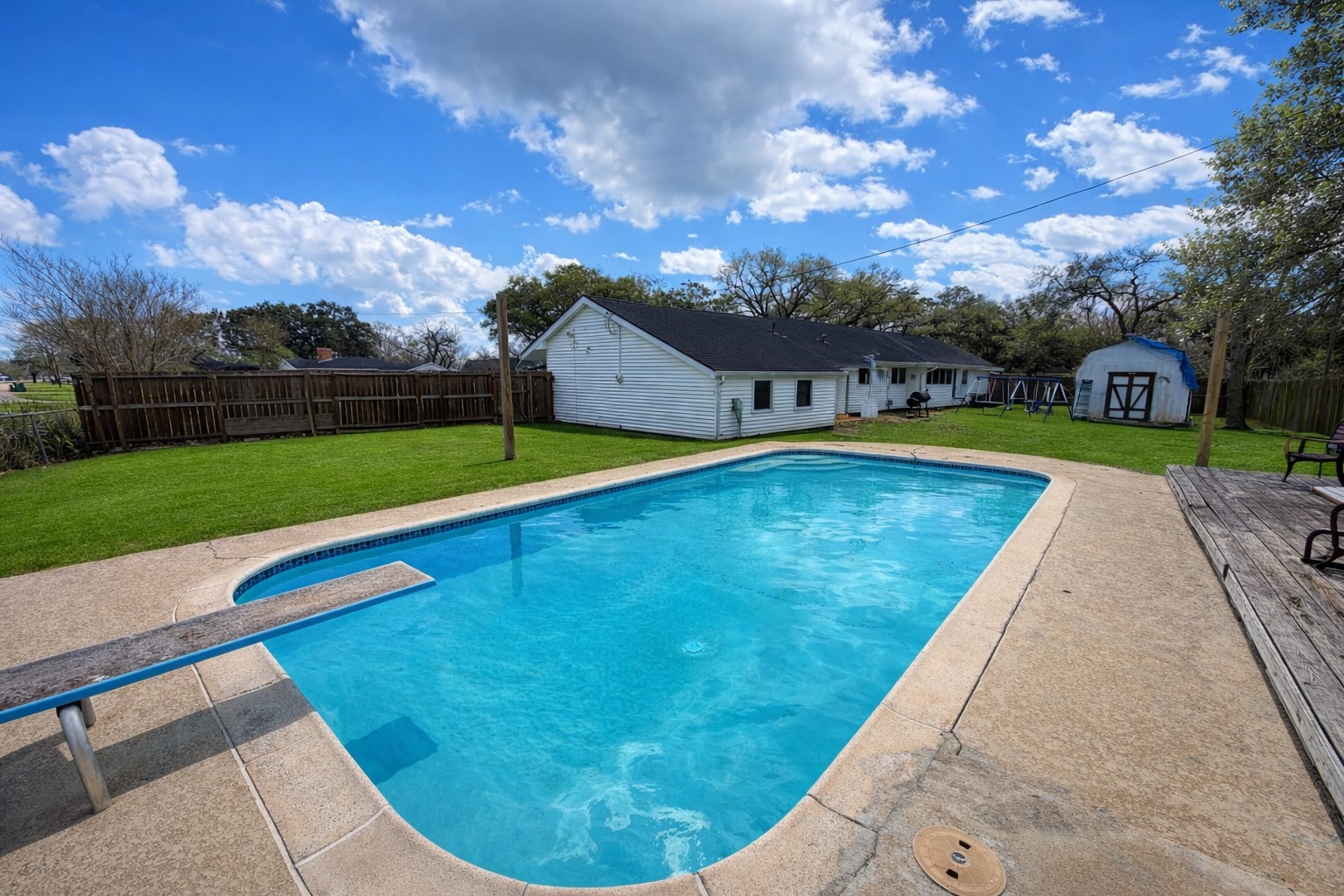 907 East Magnolia Street Angleton, TX 77515 - Photo 35 of 36