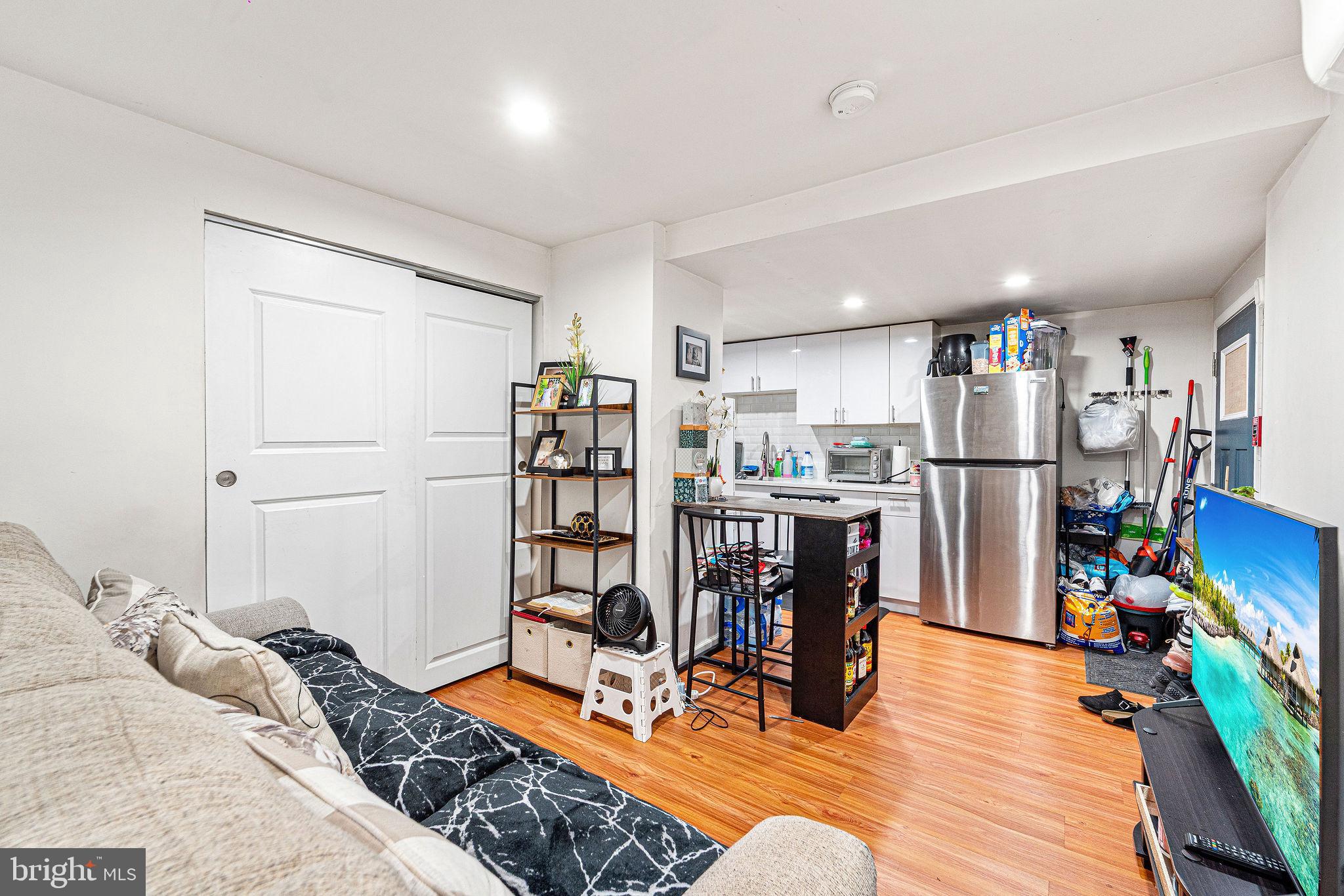 1258 North 64th Street Philadelphia, PA 19151 - Photo 31 of 34 L/R-Laundry