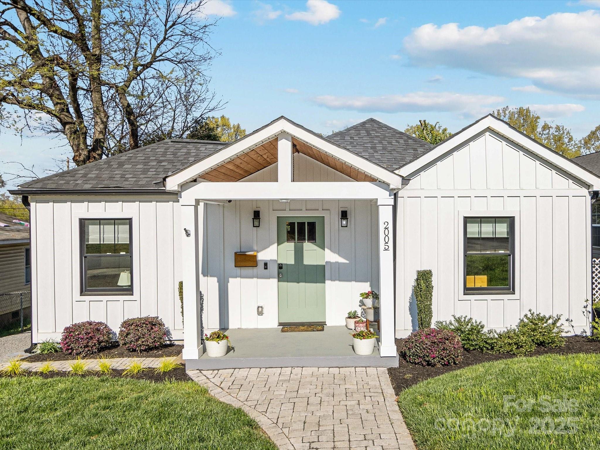 2005 Double Oaks Road Charlotte, NC 28206 - Photo 1 of 28