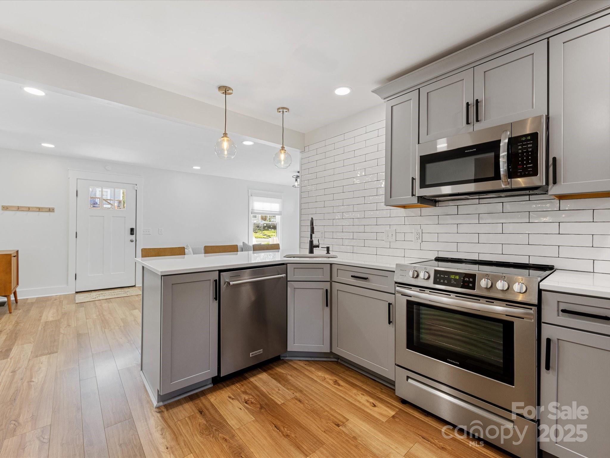 2005 Double Oaks Road Charlotte, NC 28206 - Photo 8 of 28 Gallery Image 8