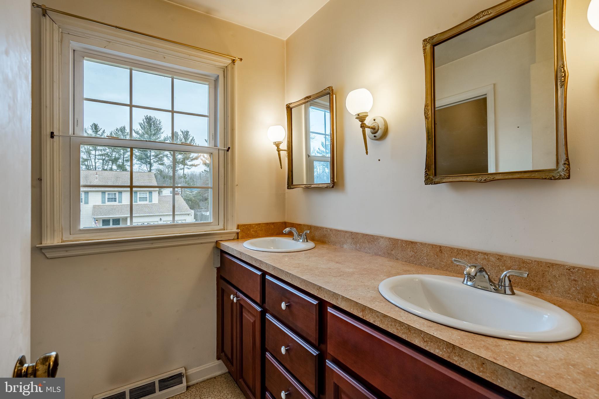 3316 Morningside Road Wilmington, DE 19810 - Photo 23 of 43 full upstairs hallway bathroom