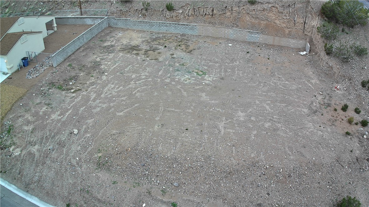 1551 Turquoise Road Bullhead City, AZ 86442 - Photo 4 of 9 a view of a dry yard with wooden floor