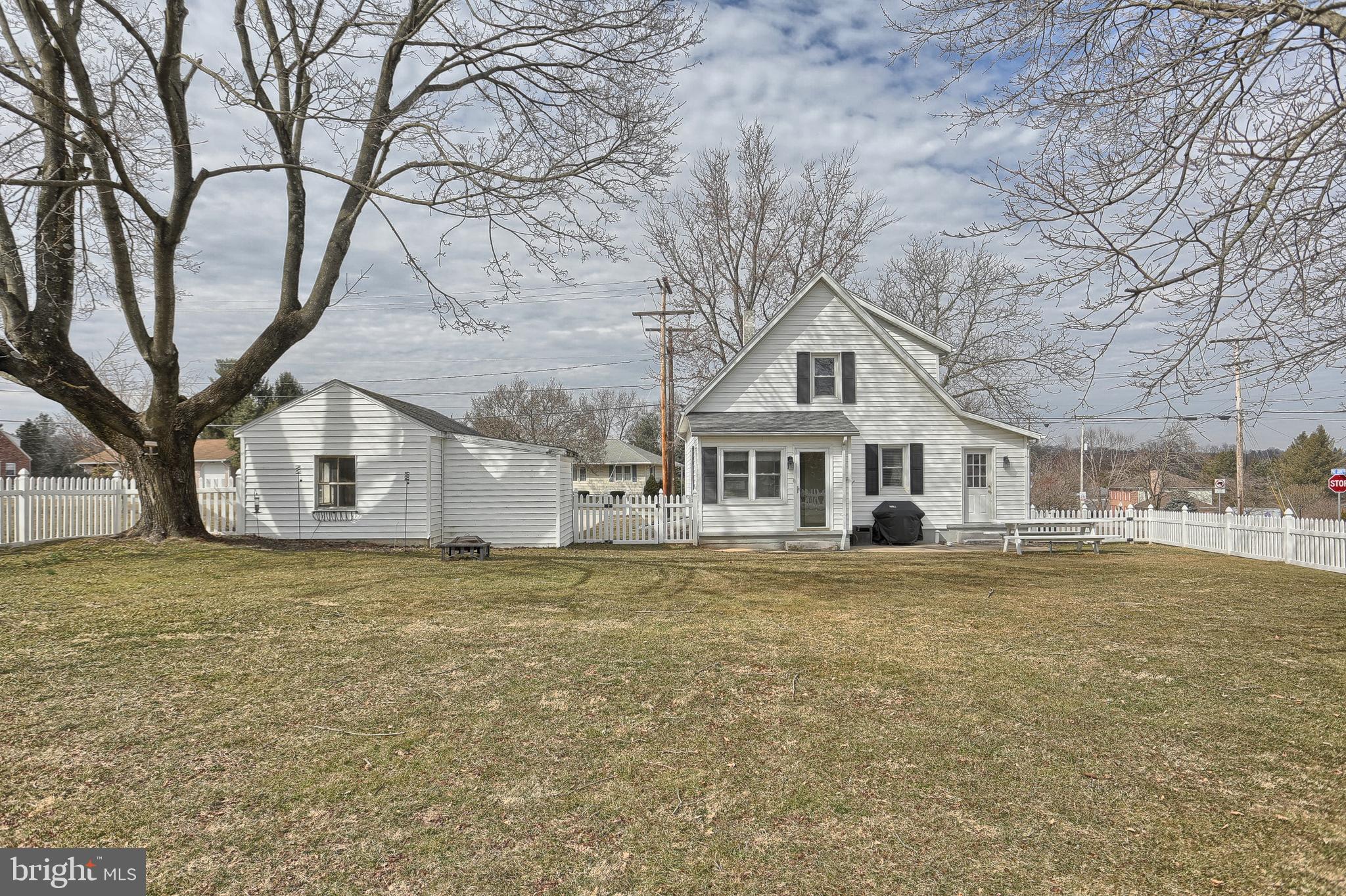 190 Homeland Road York, PA 17403 - Photo 2 of 40
