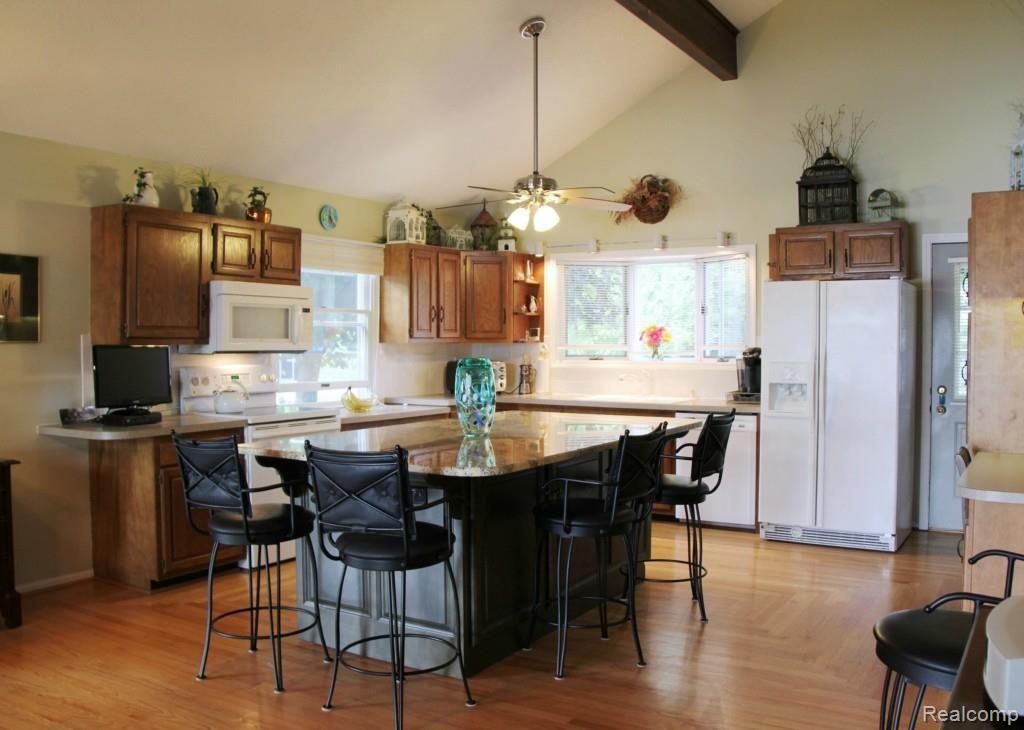 8234 Riverside Drive Brighton, MI 48116 - Photo 9 of 35 Kitchen 9.jpg