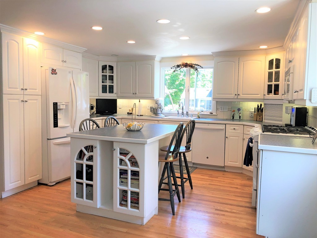 25 Sylvan Road Beverly, MA 01915 - Photo 3 of 20 Gallery Image 3