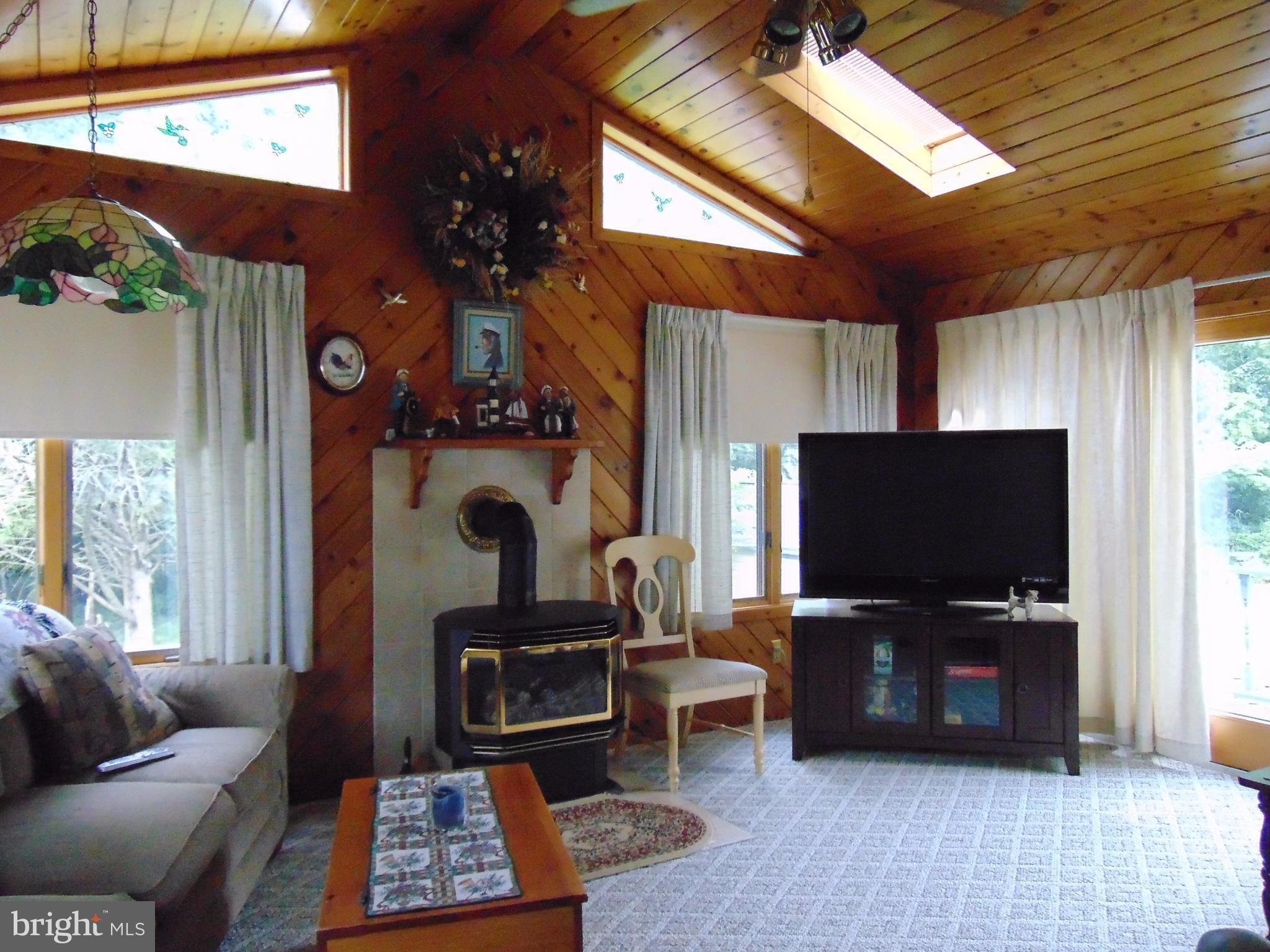 12 Woody Road Baltimore, MD 21221 - Photo 5 of 19 Gorgeous Rm Relaxing Year Round Picturesque View
