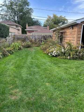 a view of a back yard of the house