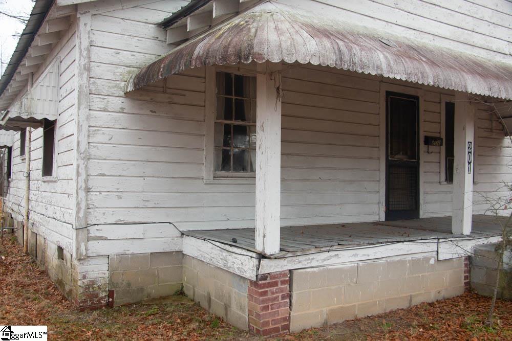 201 North Old Laurens Road Fountain Inn, SC 29644 - Photo 2 of 6