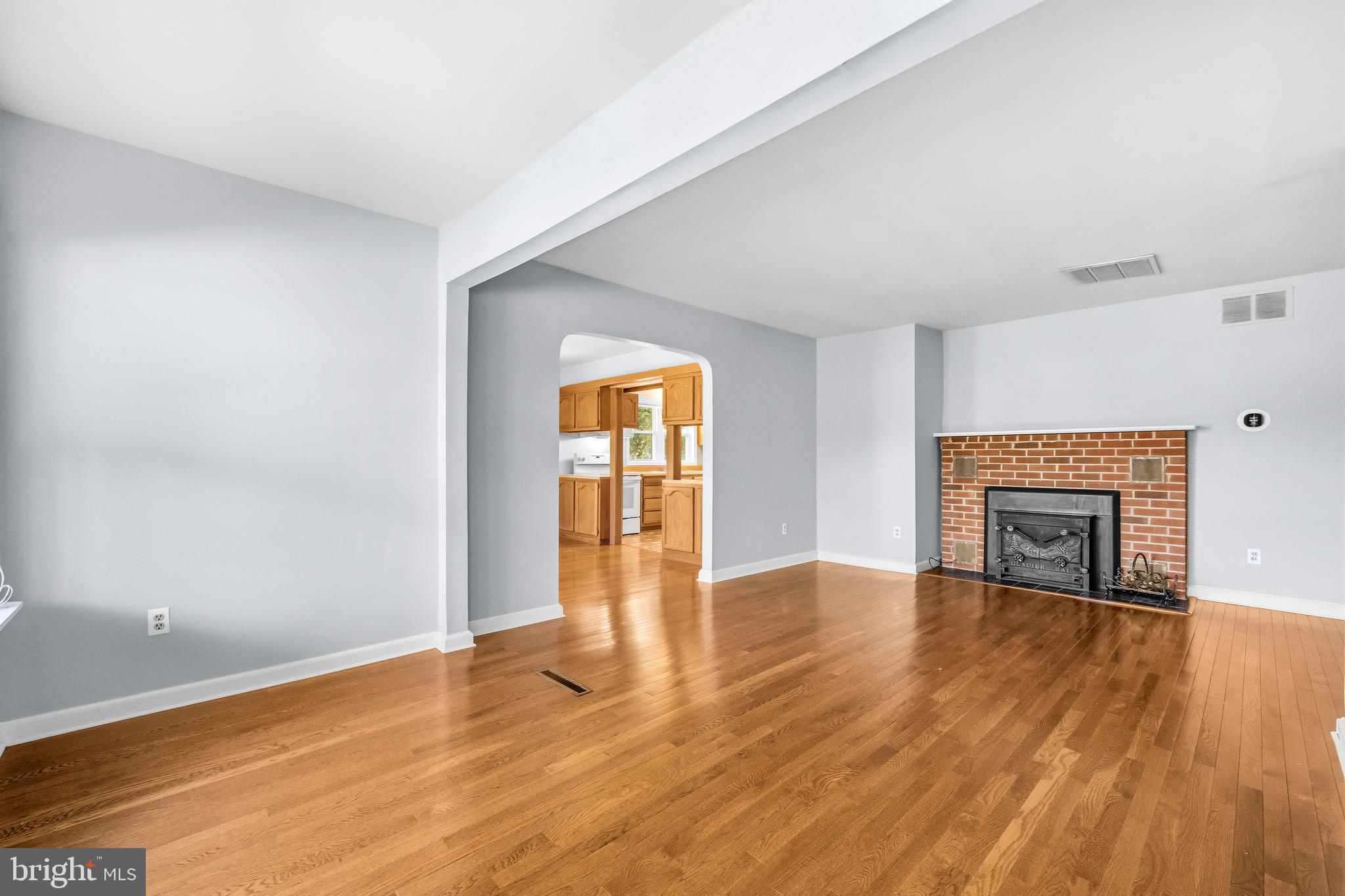 38040 Beach Road Coltons Point, MD 20626 - Photo 10 of 60 Living Room