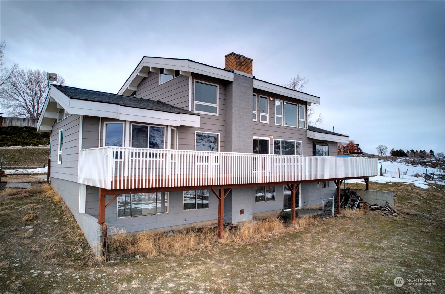 10 Sunrise Heights Road Malott, WA 98840 - Photo 2 of 40 a front view of a house with balcony