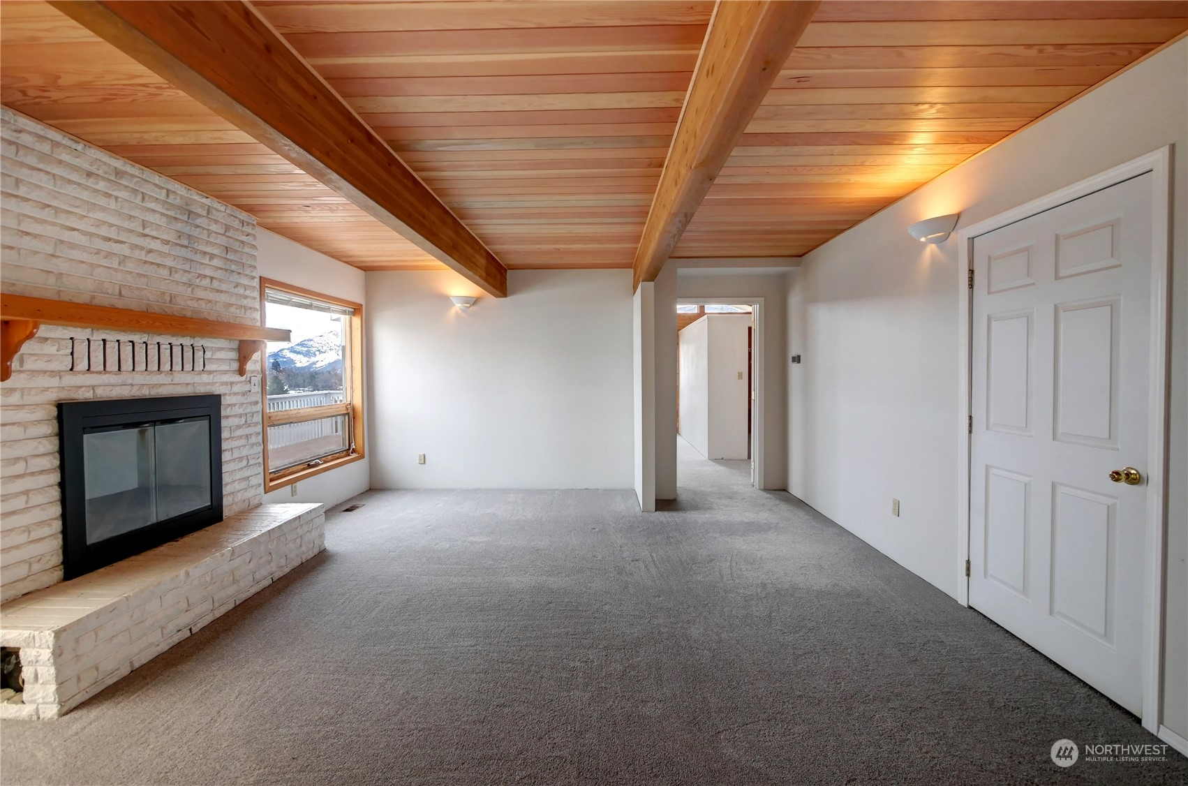 10 Sunrise Heights Road Malott, WA 98840 - Photo 25 of 40 a view of empty room with a fireplace