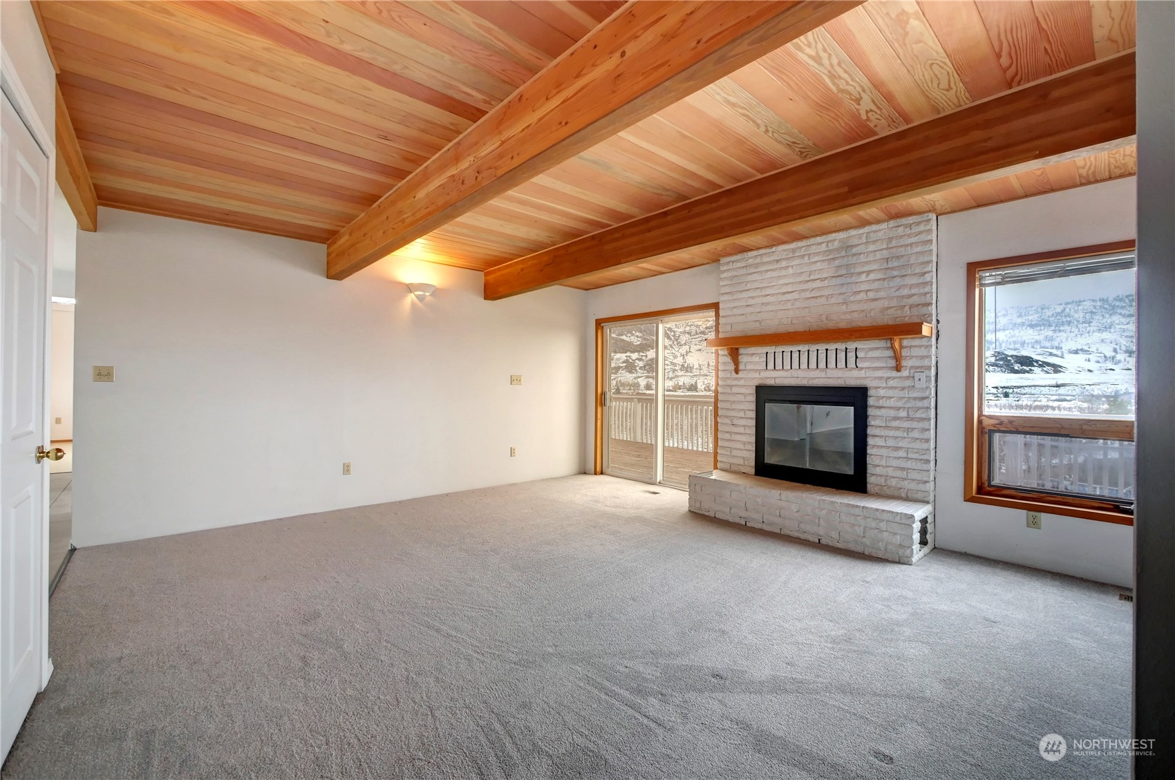 10 Sunrise Heights Road Malott, WA 98840 - Photo 26 of 40 a view of empty room with a fireplace