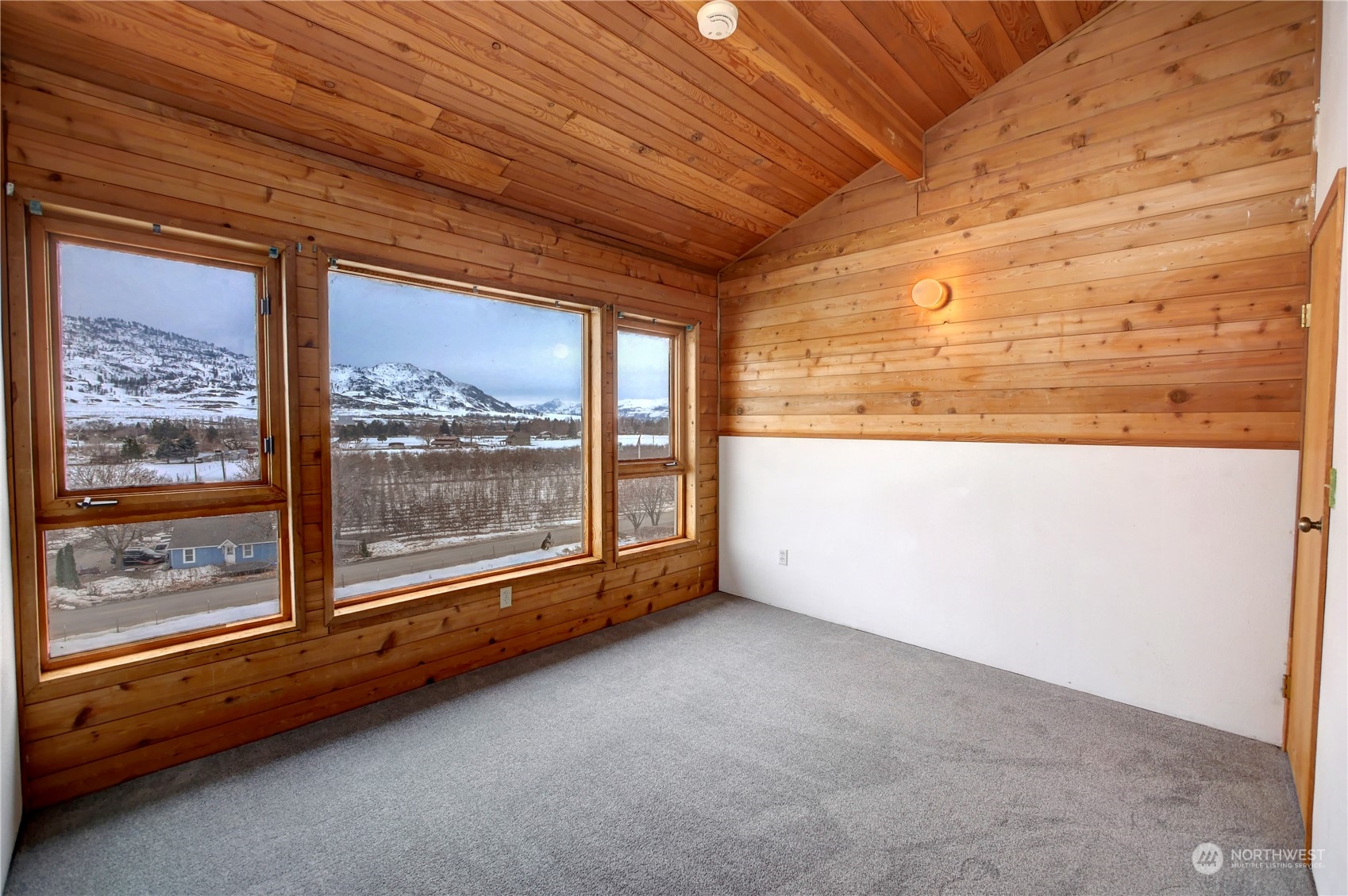 10 Sunrise Heights Road Malott, WA 98840 - Photo 36 of 40 a view of an empty room with a fireplace