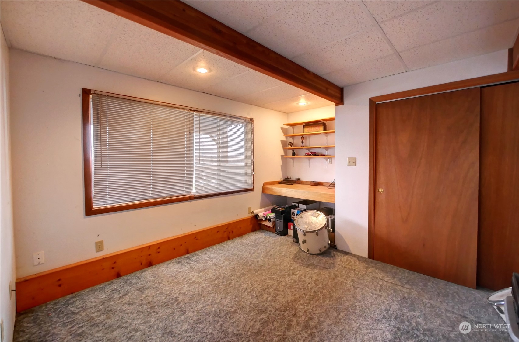 10 Sunrise Heights Road Malott, WA 98840 - Photo 38 of 40 a view of a room with window and couch