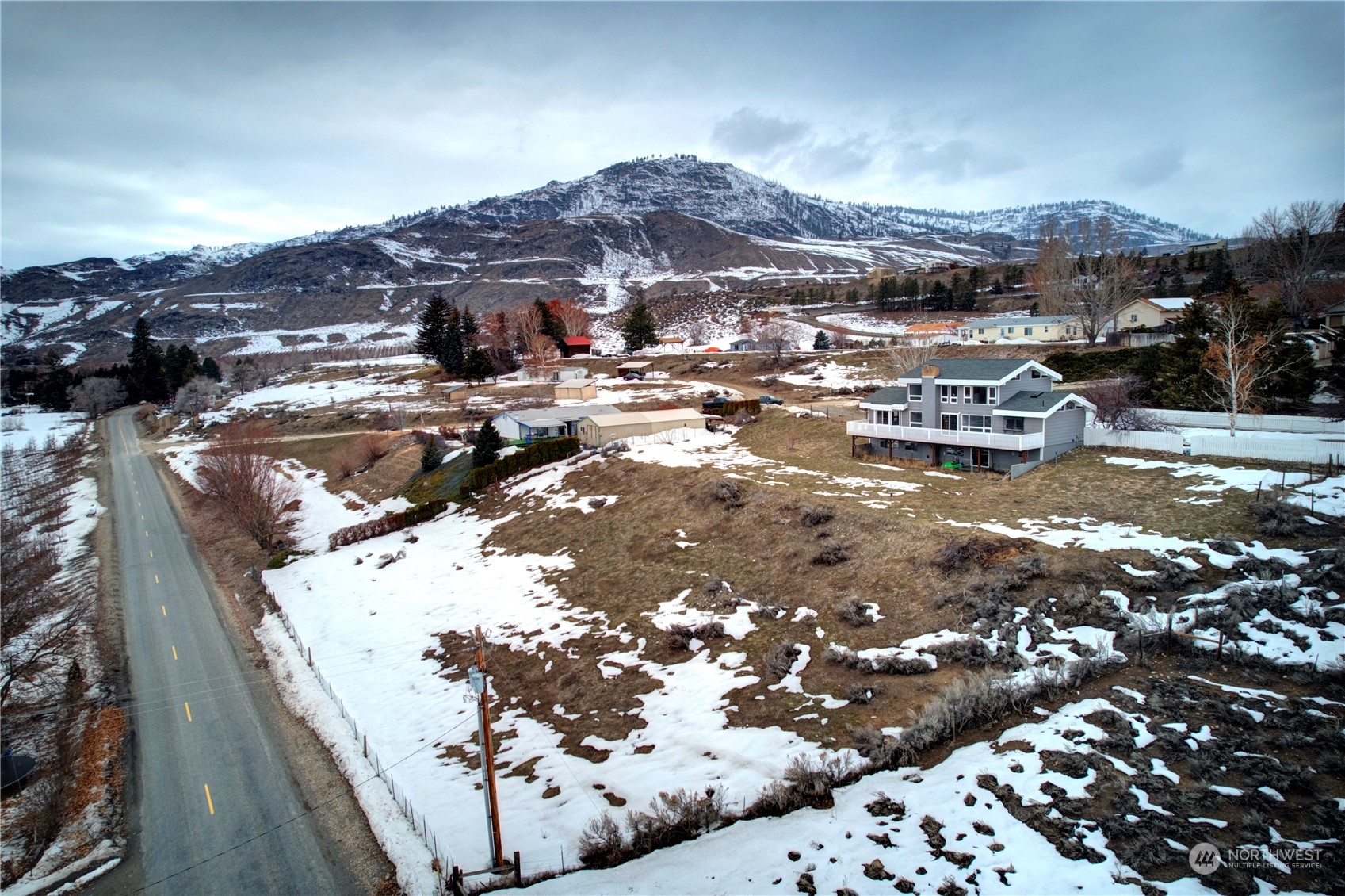 10 Sunrise Heights Road Malott, WA 98840 - Photo 5 of 40 a view of a terrace with a mountain