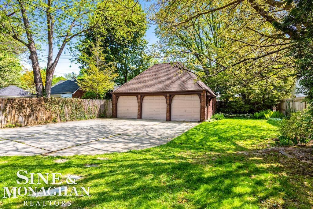 622 Lincoln Road Grosse Pointe, MI 48230 - Photo 46 of 51 50109047-45.JPG