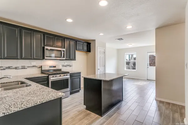 $1,695 | 11922 Sitio Plaines, San Antonio, TX 78254