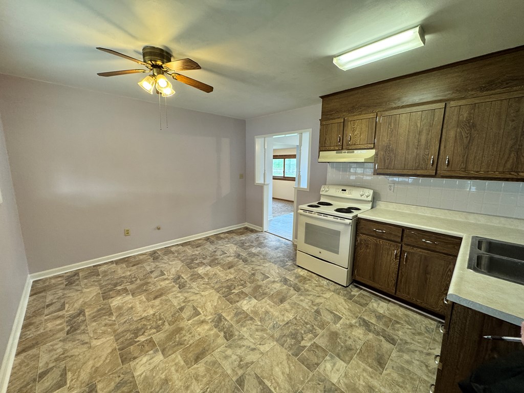 244 Rocca Way Franklin, PA 16323 - Photo 2 of 20 Gallery Image 2
