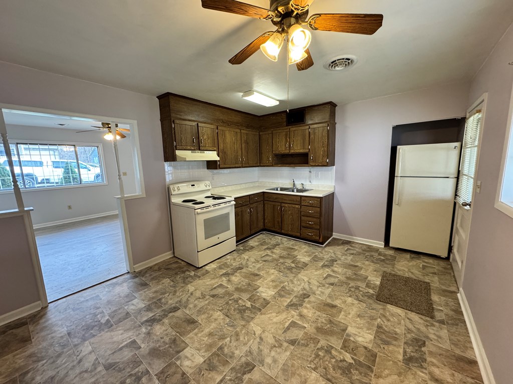 244 Rocca Way Franklin, PA 16323 - Photo 4 of 20 Gallery Image 4