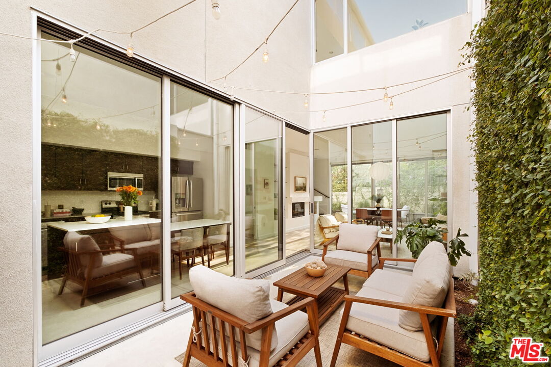 4270 Perlita Avenue Los Angeles, CA 90039 - Photo 2 of 40