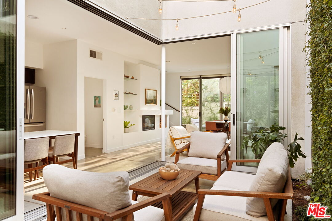 4270 Perlita Avenue Los Angeles, CA 90039 - Photo 3 of 40