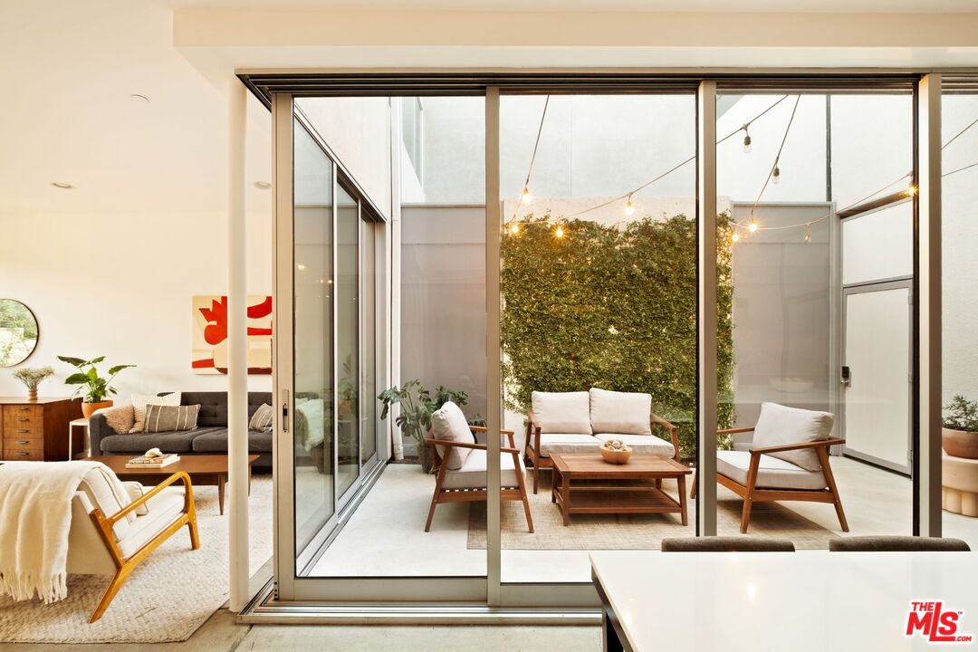 4270 Perlita Avenue Los Angeles, CA 90039 - Photo 4 of 40