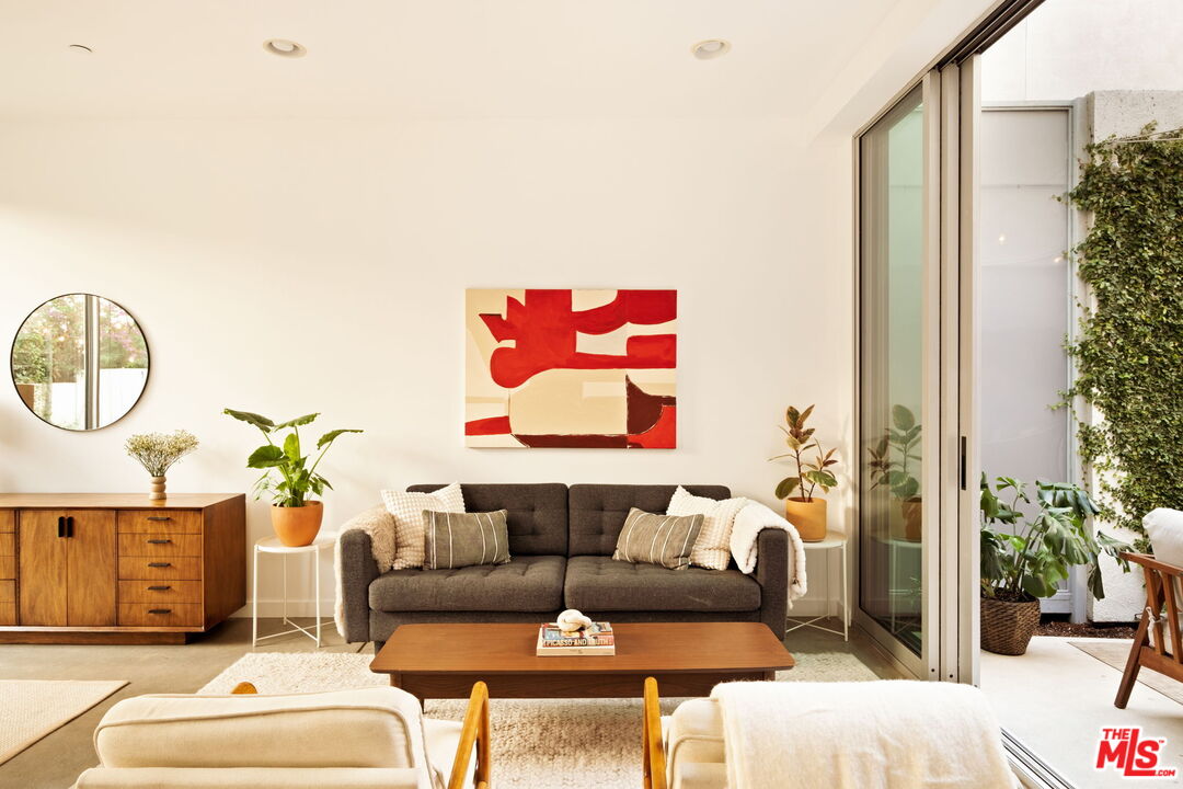 4270 Perlita Avenue Los Angeles, CA 90039 - Photo 5 of 40