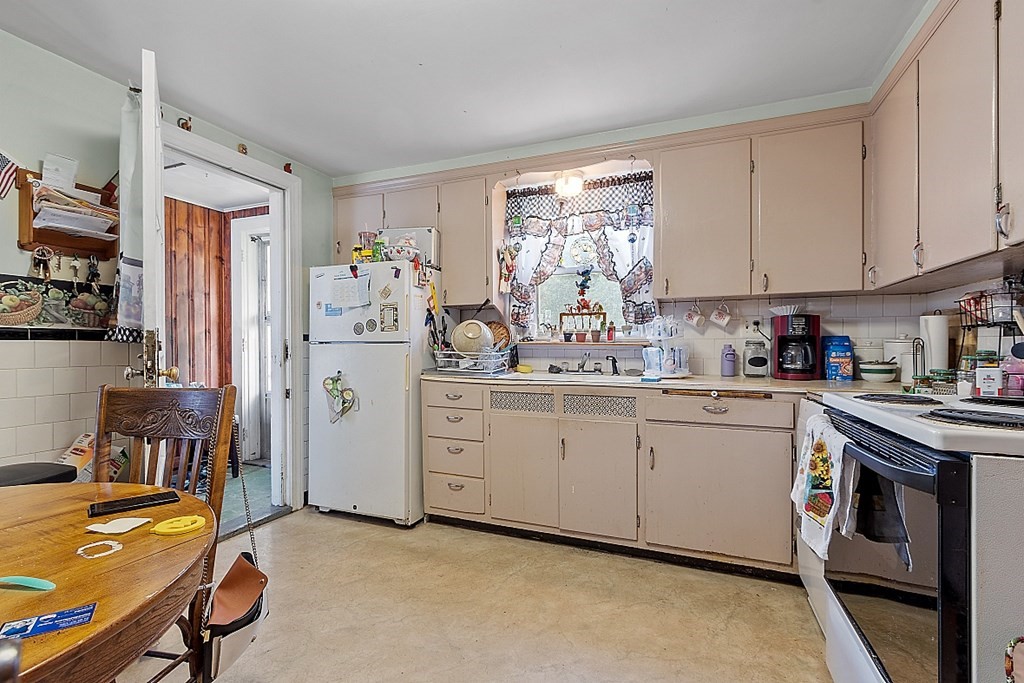 2 Arnold Road Worcester, MA 01607 - Photo 13 of 24 Gallery Image 13
