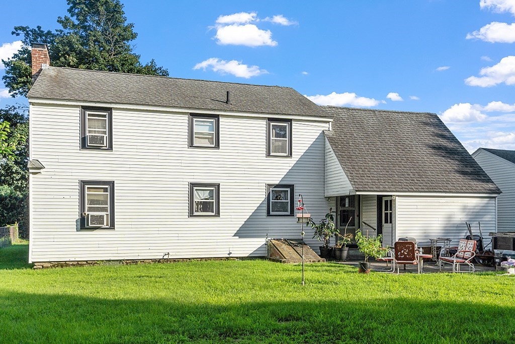 2 Arnold Road Worcester, MA 01607 - Photo 6 of 24 Gallery Image 6