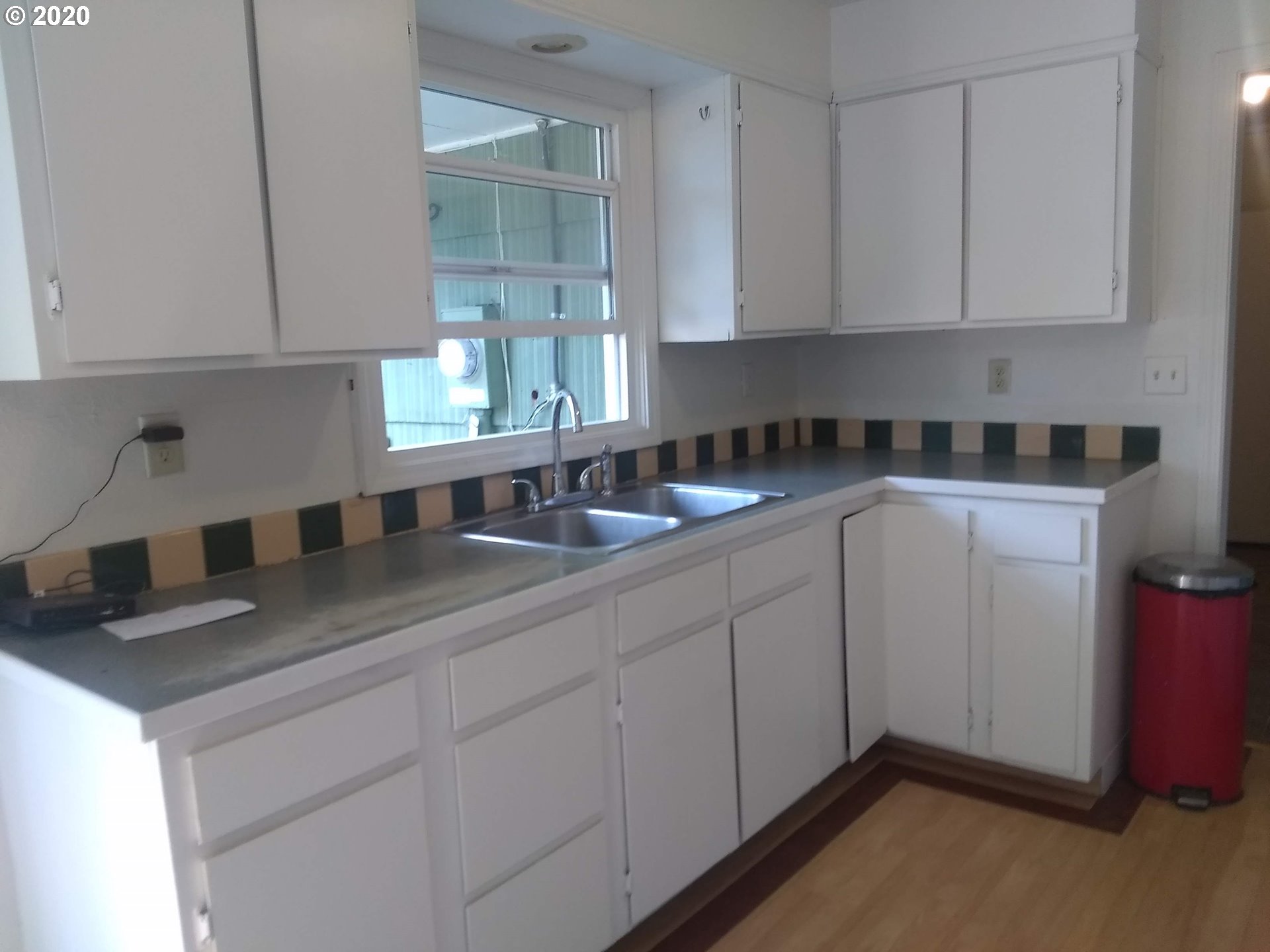 1095 F Street Springfield, OR 97477 - Photo 6 of 30