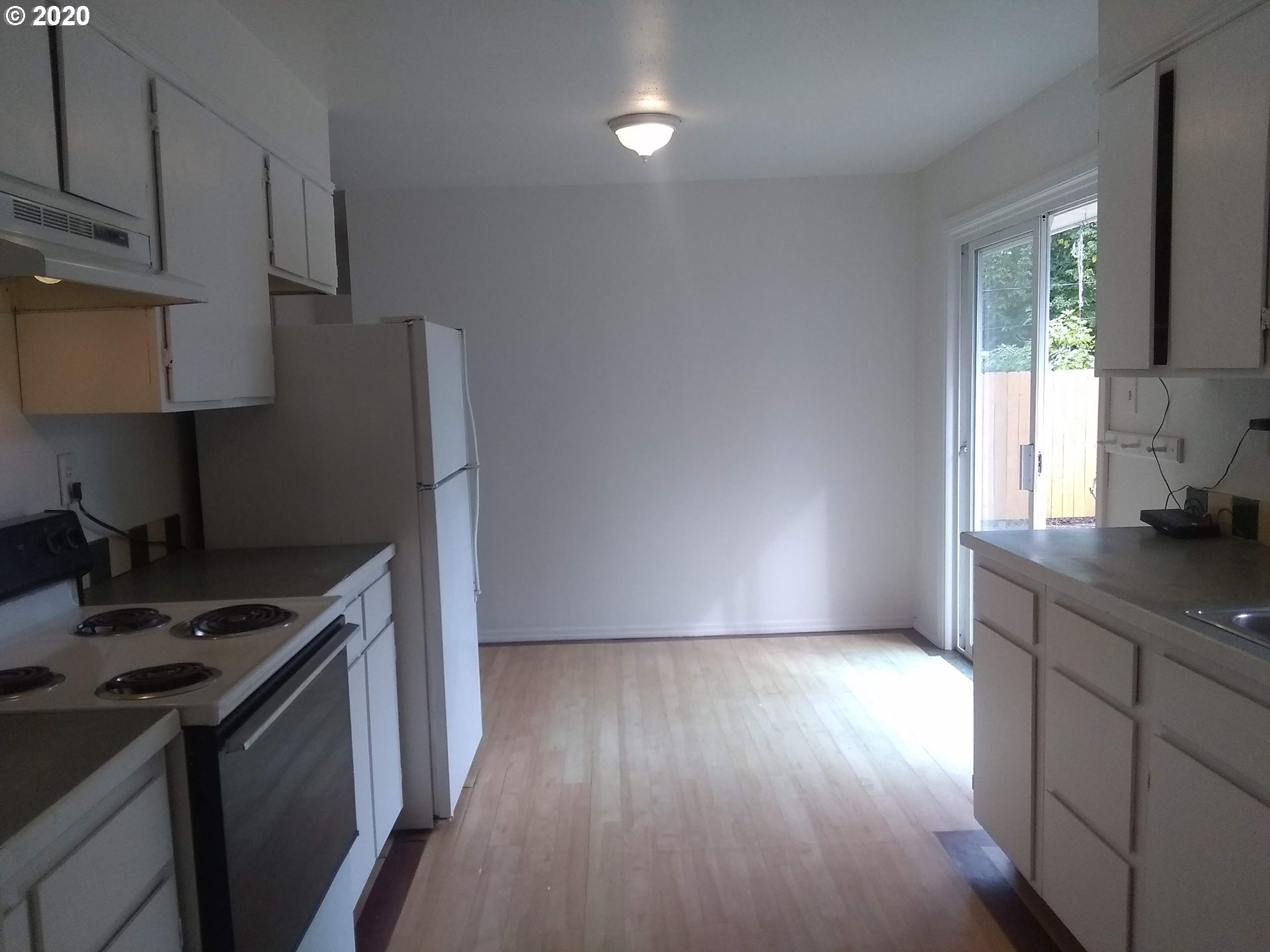 1095 F Street Springfield, OR 97477 - Photo 9 of 30