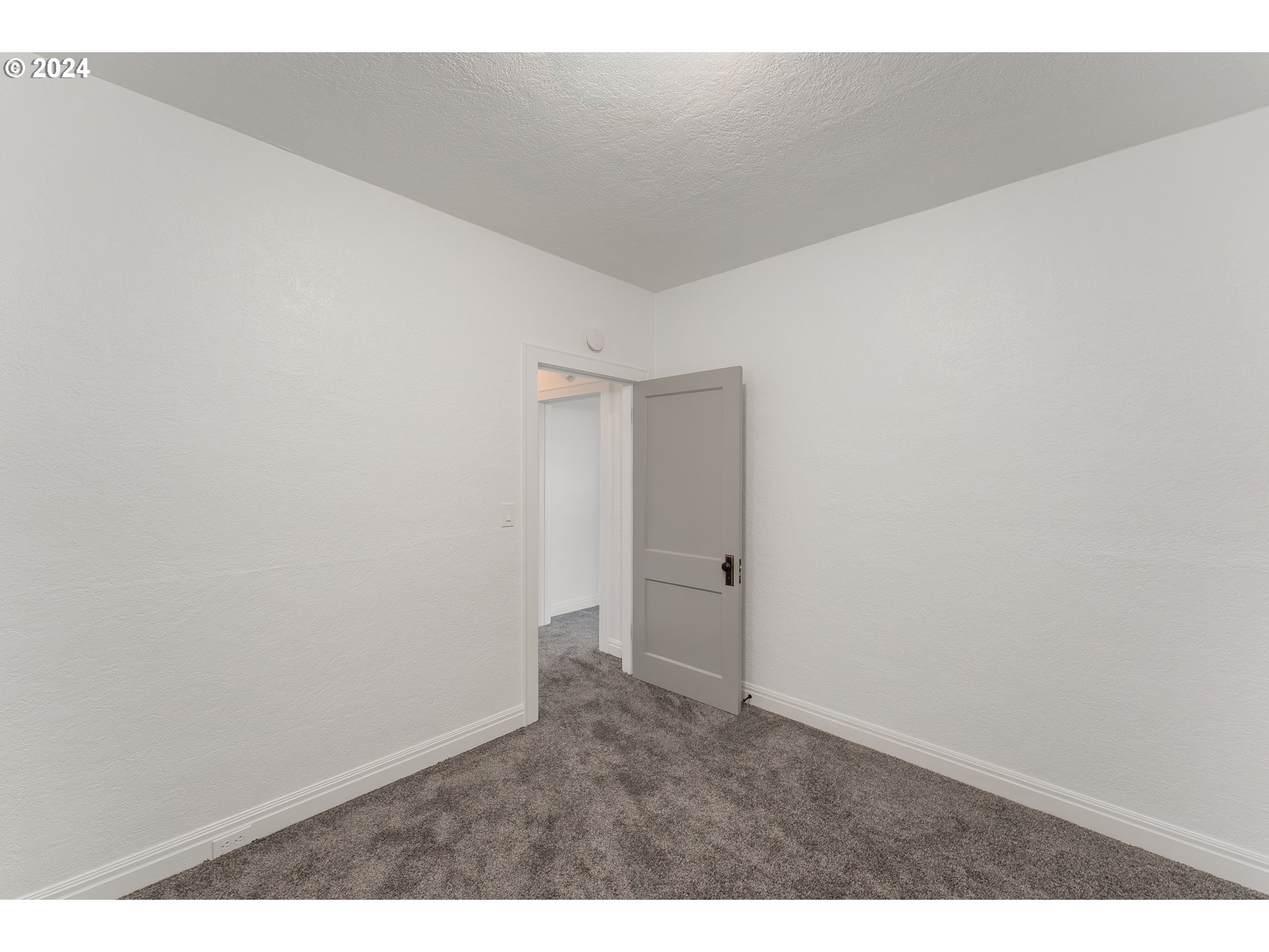 754 Glenbrook Loop Road Riddle, OR 97469 - Photo 20 of 45 a view of an empty room