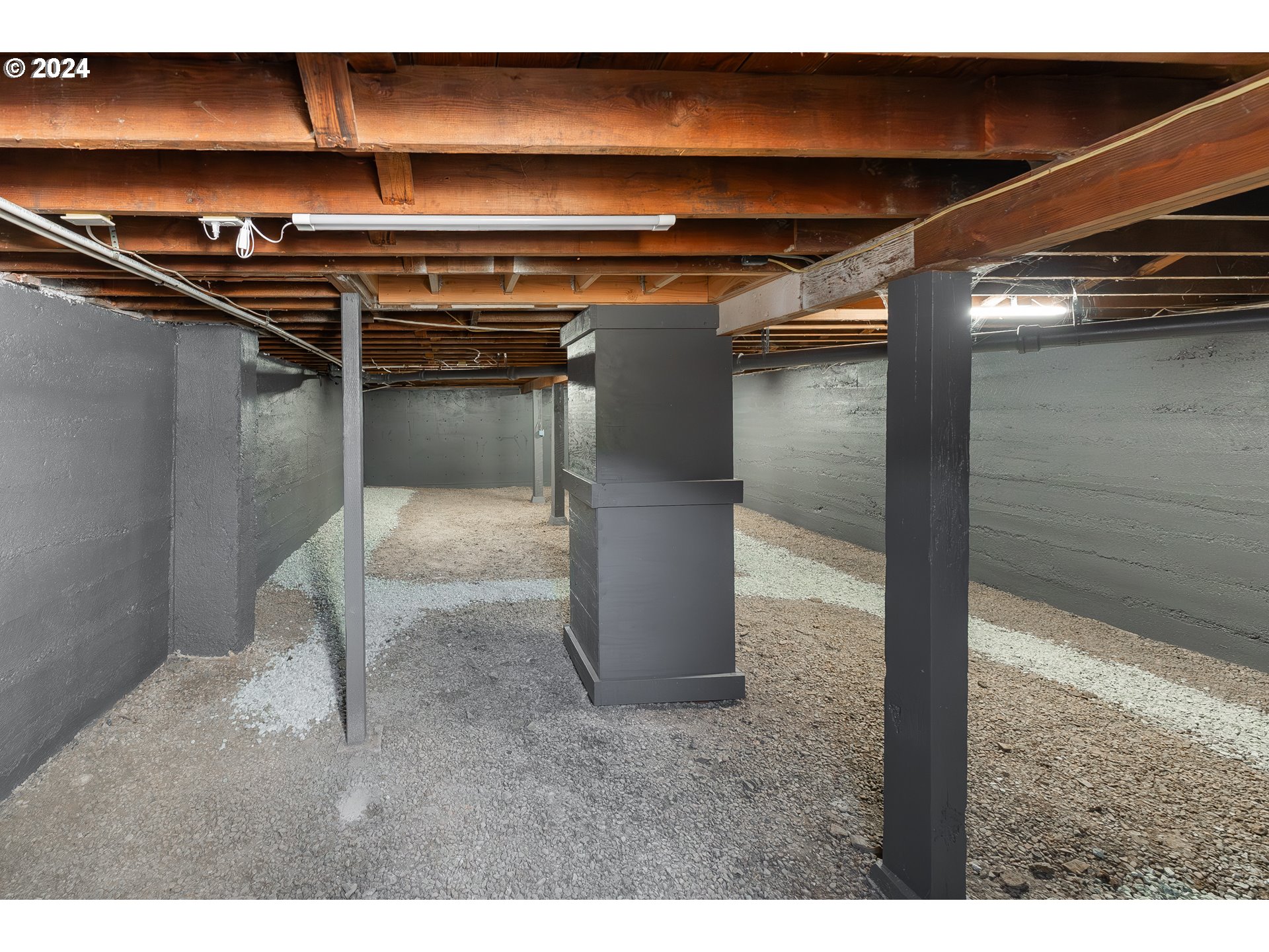 754 Glenbrook Loop Road Riddle, OR 97469 - Photo 39 of 45 a view of a room with wooden floor