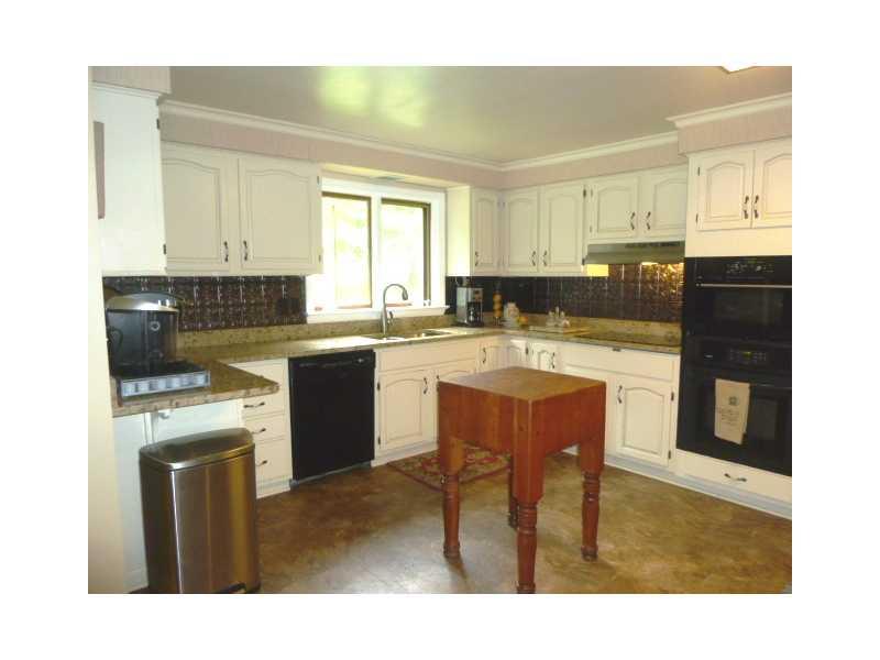 415 Gass Road Wexford, PA 15090 - Photo 9 of 25 Kitchen.