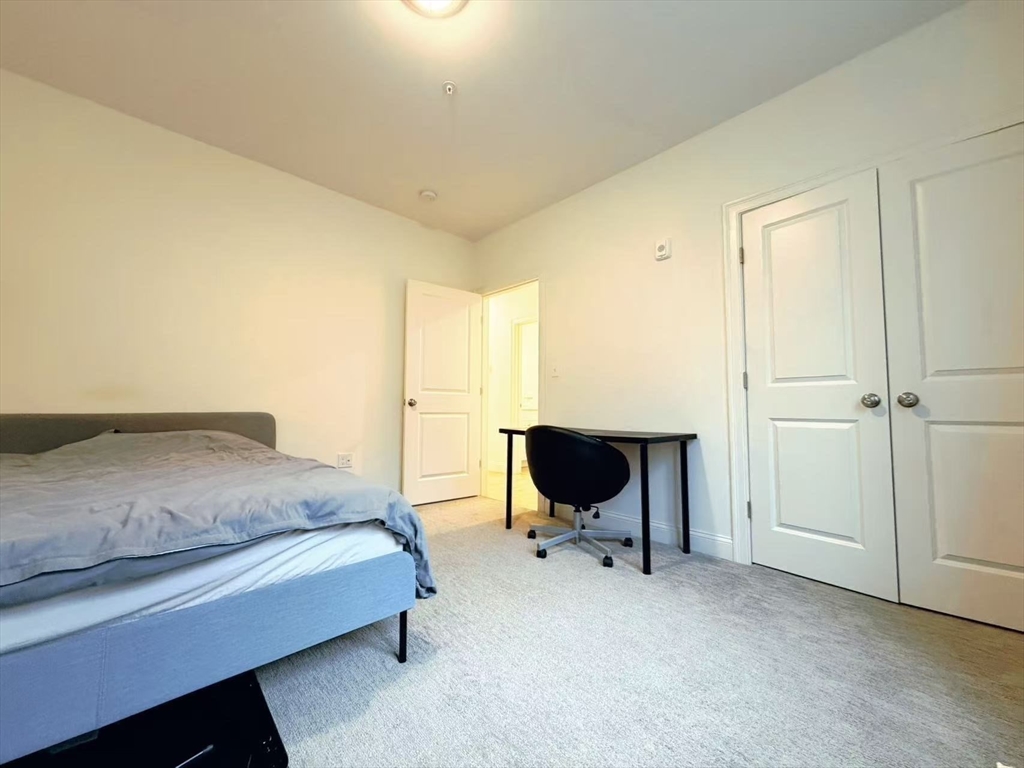 16 Taylor Drive, Unit 1010 Reading, MA 01867 - Photo 8 of 24 a bedroom with a bed and a chair