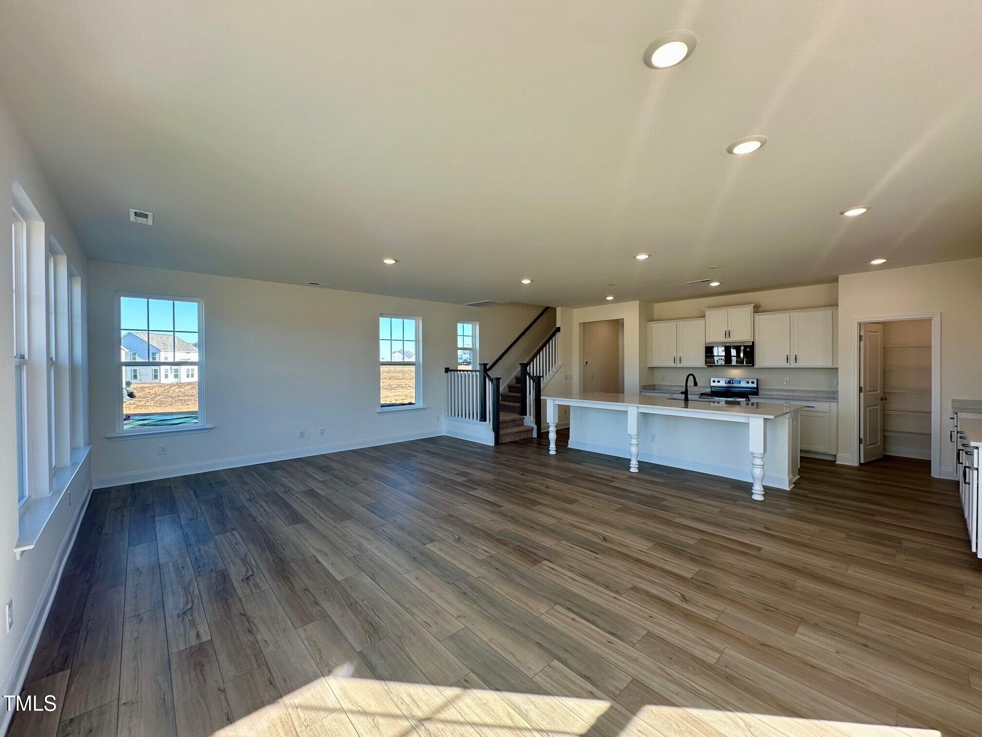 1032 living kitchen