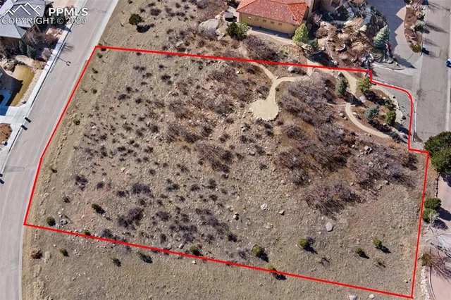 a view of a houses with a yard