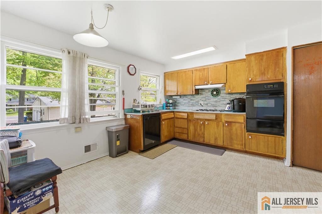 459 Wheeler Road North Brunswick, NJ 08902 - Photo 10 of 30