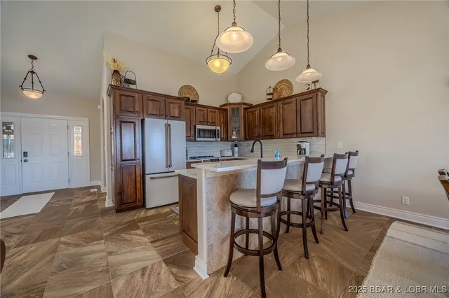 $715,000 | 201 Waterford Circle, Unit 201, Eldon, MO 65026