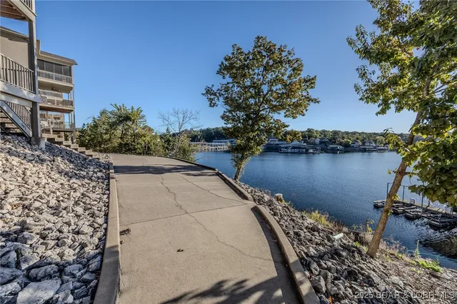 $715,000 | 201 Waterford Circle, Unit 201, Eldon, MO 65026