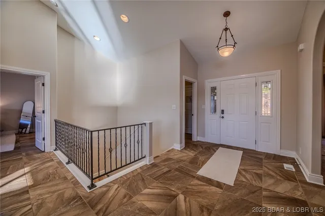 $715,000 | 201 Waterford Circle, Unit 201, Eldon, MO 65026