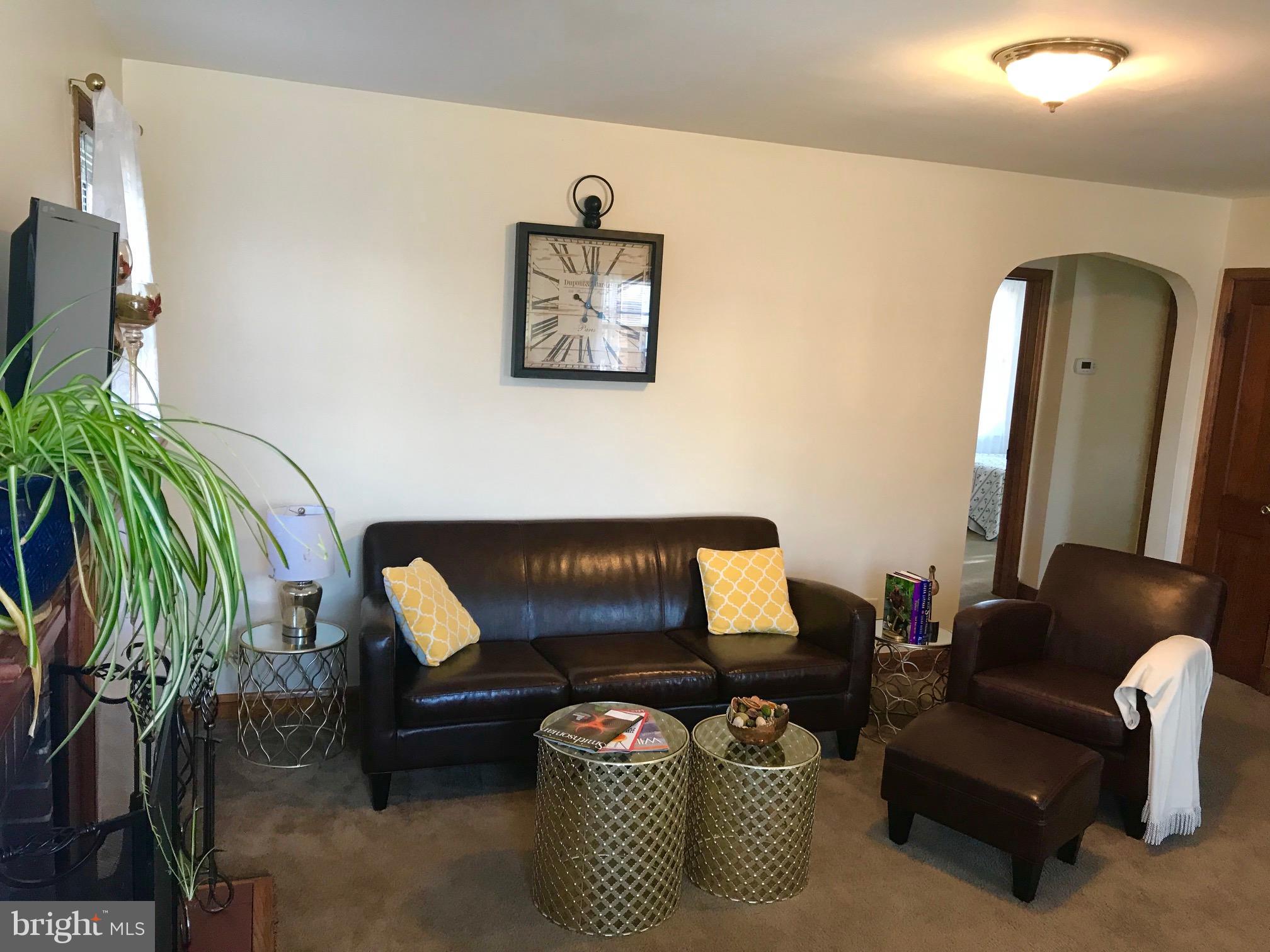 525 Newfield Road Glen Burnie, MD 21061 - Photo 6 of 20 Living Room