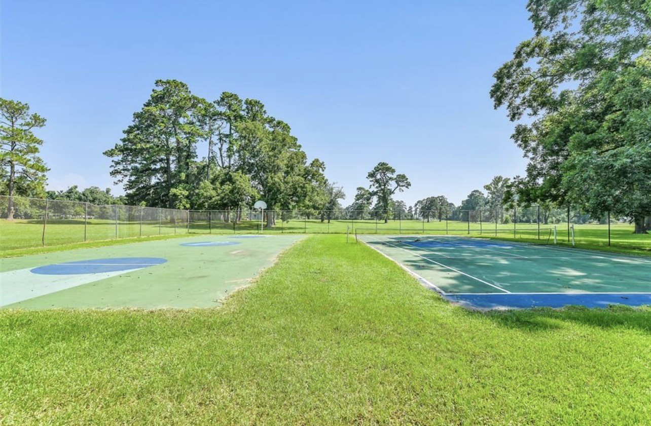 101 Vickie Lane Shepherd, TX 77371 - Photo 27 of 29 a view of a volley ball court