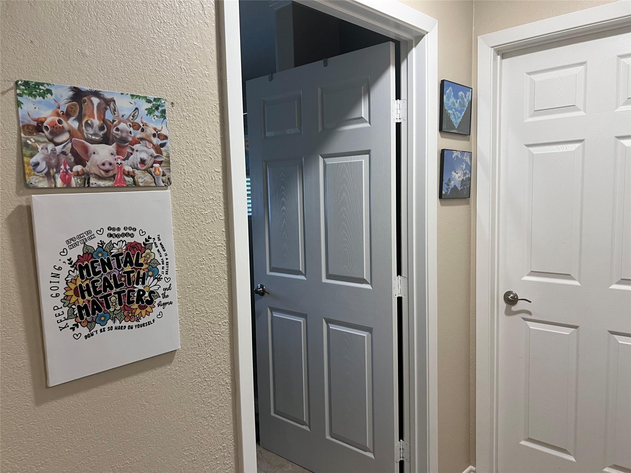 101 Vickie Lane Shepherd, TX 77371 - Photo 6 of 29 a view of a hallway with a painting on the wall
