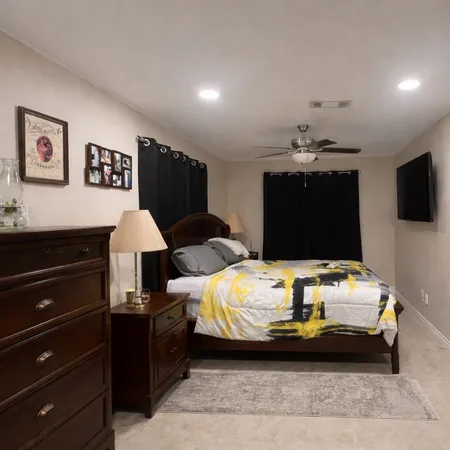 a en suite bathroom with a double vanity sink and a mirror